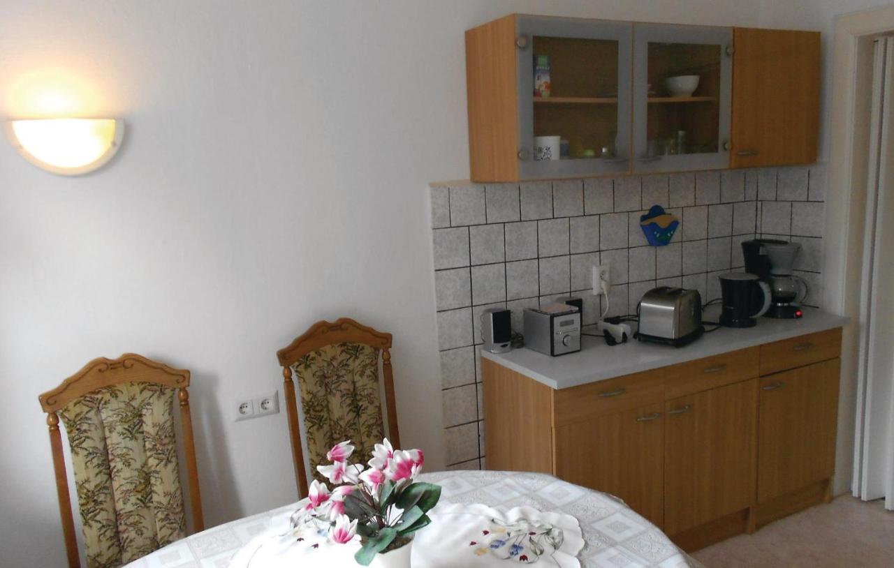 Lovely Apartment In Waren-Mueritz With Kitchen エクステリア 写真