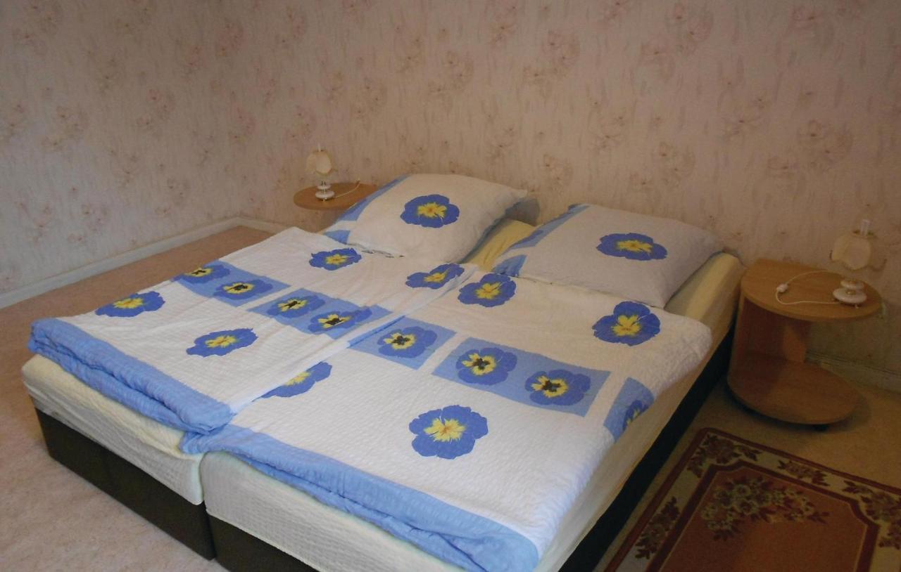Lovely Apartment In Waren-Mueritz With Kitchen エクステリア 写真